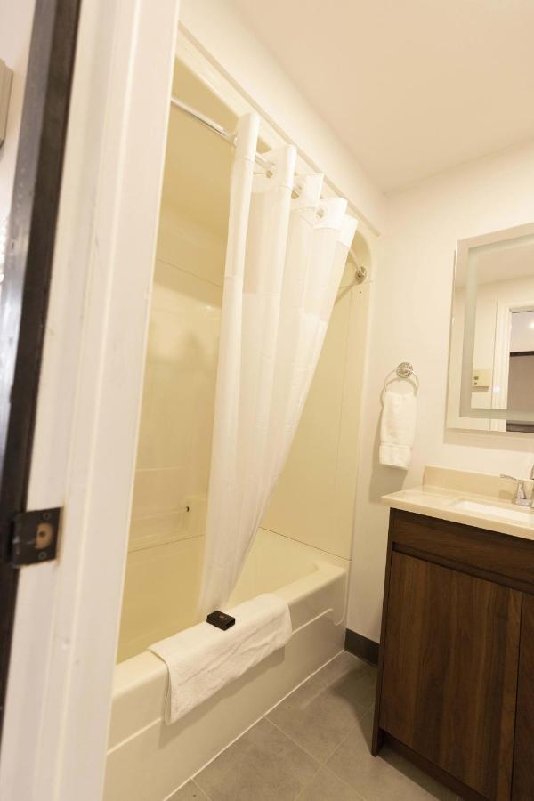 Motel 7 Inn & Suites Beresford Екстериор снимка