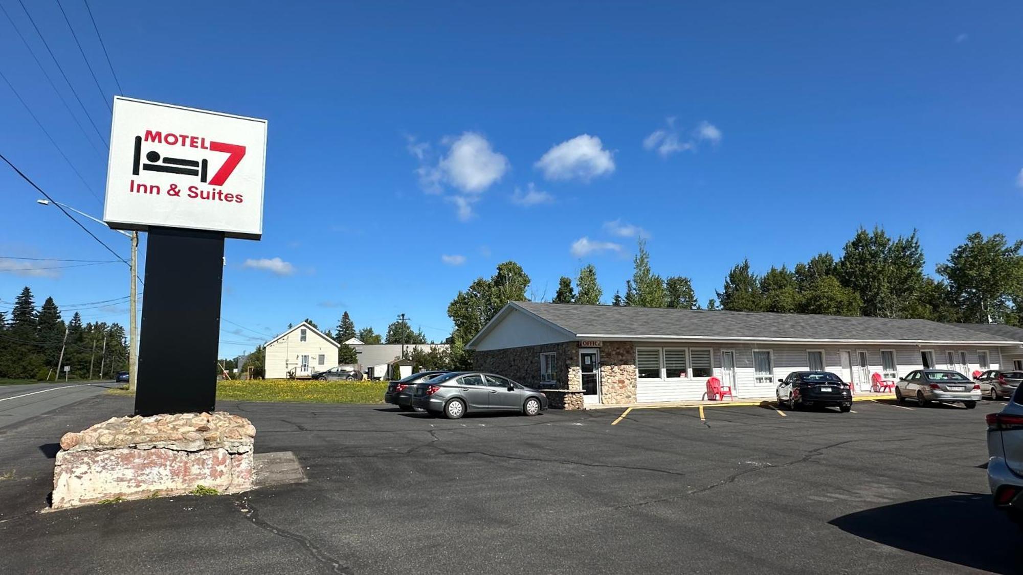 Motel 7 Inn & Suites Beresford Екстериор снимка
