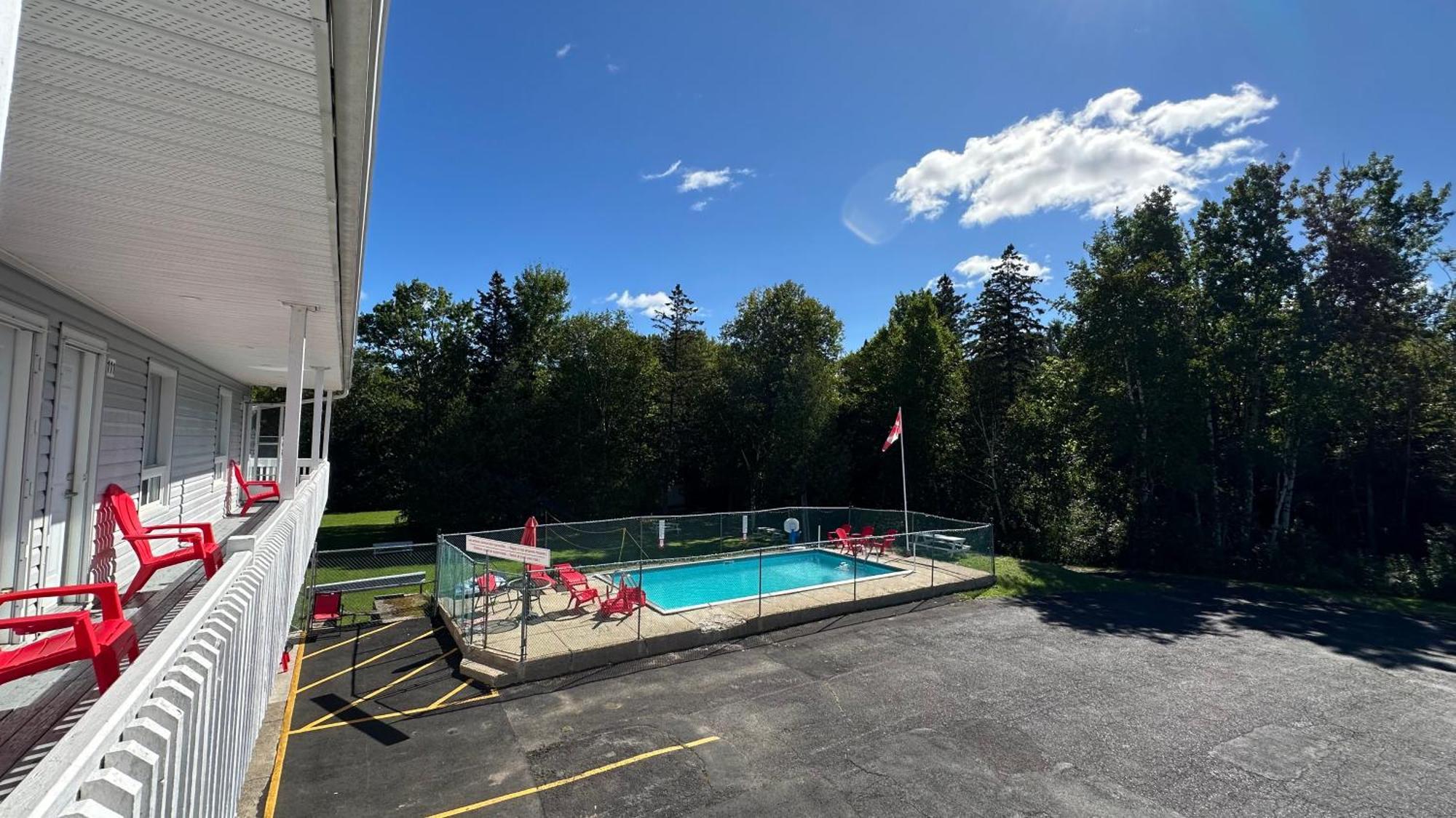 Motel 7 Inn & Suites Beresford Екстериор снимка